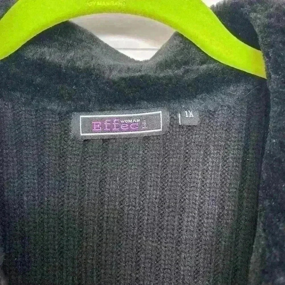 Black vest with Faux Fur Collar 1X stretchy Item# 4H - Picture 2 of 7